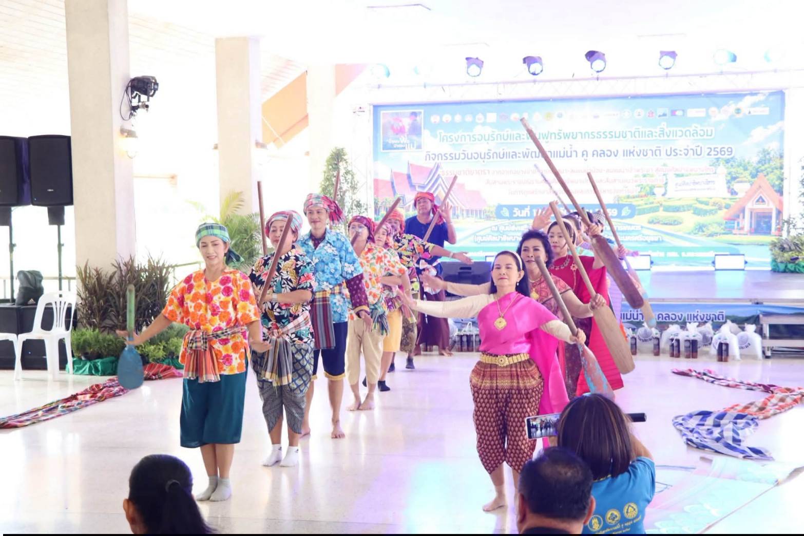 title - นายเดชาธร เชาว์เลขา รองผู้ว่าราชการจังหวัดพระนครศรีอยุธยา เป็นประธานในพิธีเปิดโครงการอนุรักษ์และฟื้นฟูทรัพยากรธรรมชาติและสิ่งแวดล้อม กิจกรรมวันอนุรักษ์และพัฒนาแม่น้ำ คู คลอง แห่งชาติ ประจำปี 2569 ณ ท่าชัยยุทธ ศูนย์ส่งเสริมและพัฒนาอาชีพเสริมนอกภาคการเกษตร (ศูนย์ศิลปาชีพบางไทรฯ (เดิม))